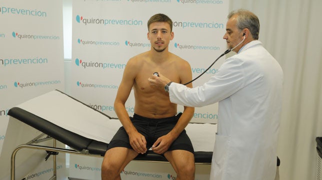 Lenglet pasa el reconocimiento médico con el resto de la plantilla del Sevilla