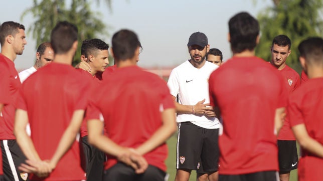 El primer entrenamiento de Machín, con muchas interrogantes