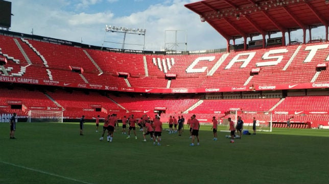 La última sesión de trabajo del Sevilla antes de medirse al Celta, en el Sánchez-Pizjuán