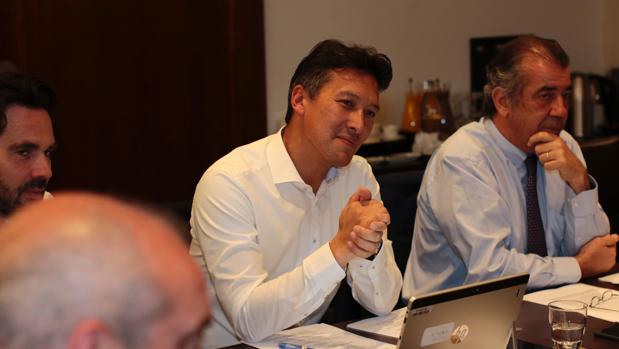 Dirk Hoke, CEO de Airbus DS, y Fernando Alonso, primer directivo del grupo en España, ayer en Sevilla