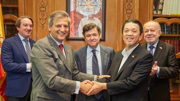 El empresario filipino Lucio Co entra en el capital de Williams & Humbert