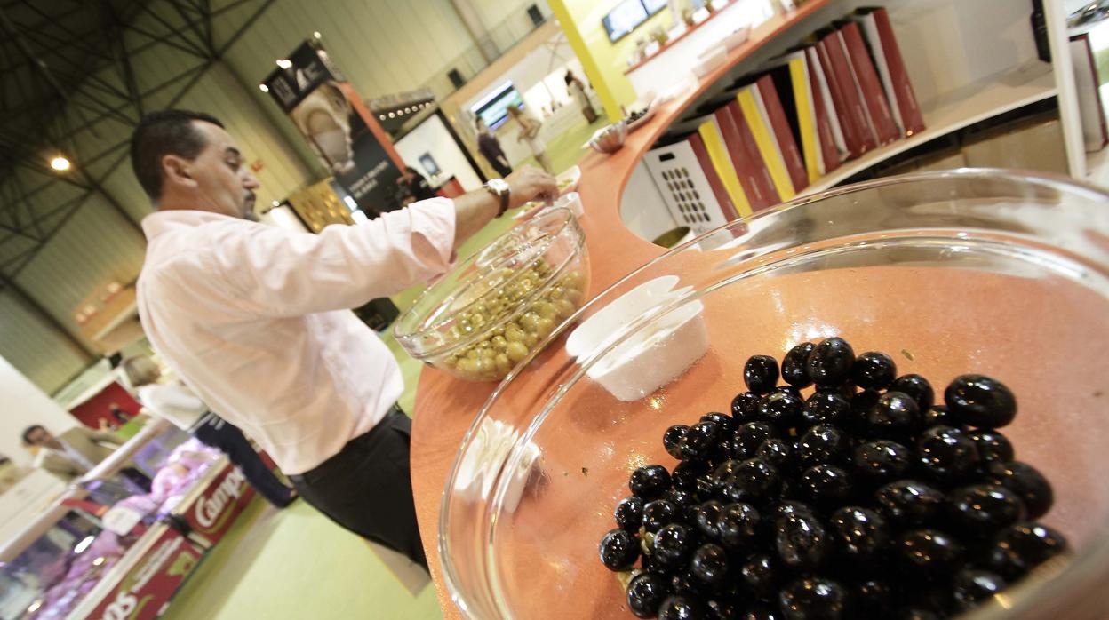 EEUU aumenta un 60% más los aranceles contra la aceituna negra española