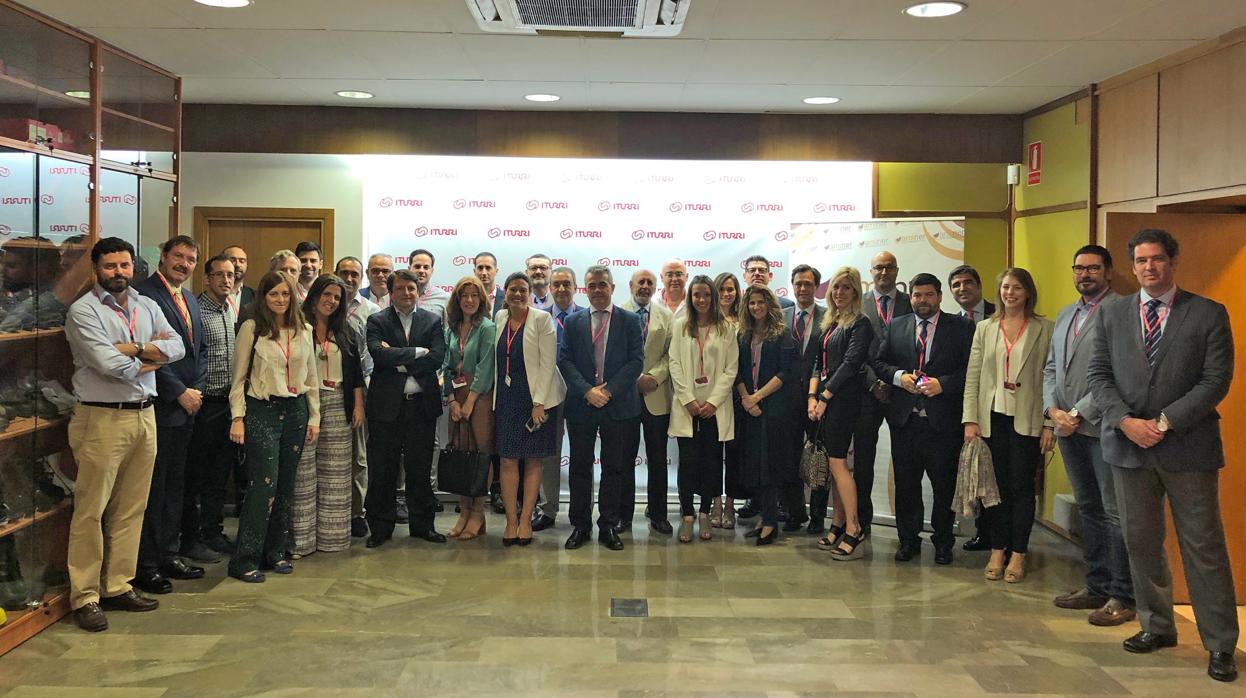 Los 22 socios de Aminero se han reunido en la sede de Iturri en Sevilla