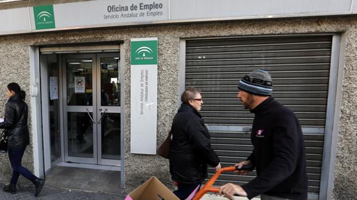 El paro en Andalucía sube en 28.156 personas en enero y se sitúa en 806.090 desempleados