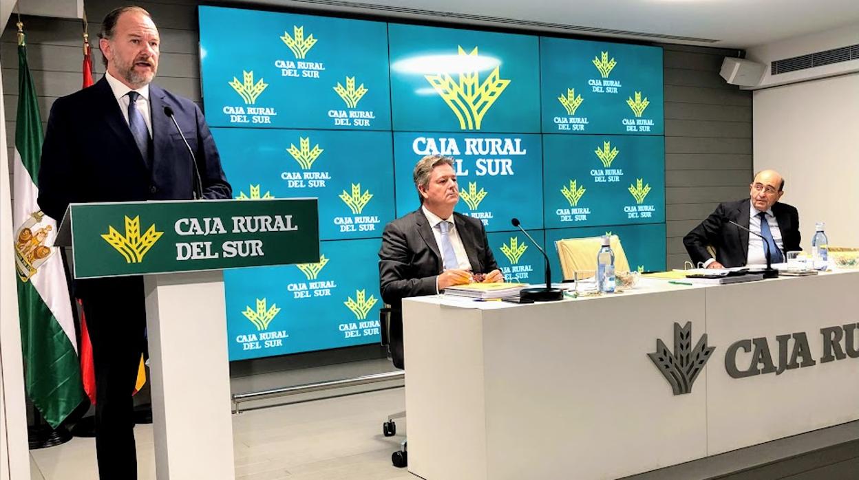 El presidente de Caja Rural del Sur, José Luis García-Palacios, durante su intervención en la asamblea general de socios