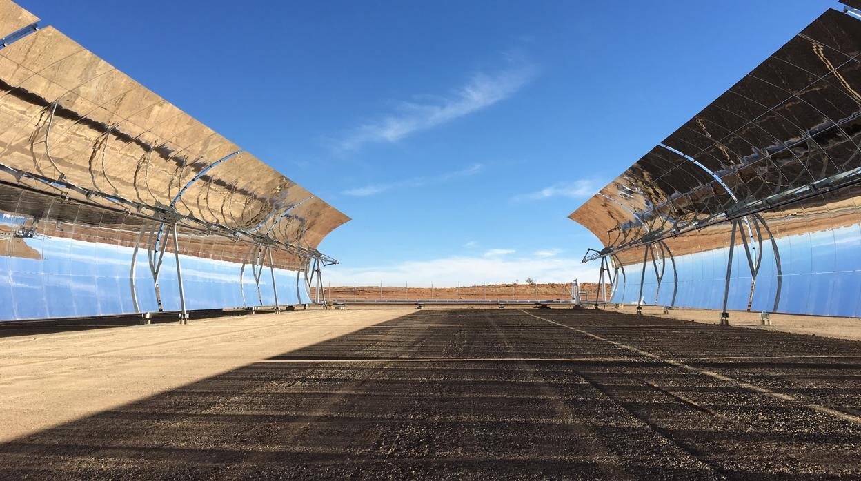 Planta solar Xina Solar One, diseñada y construida por Abengoa en Sudáfrica. Ahora la multinacional acaba de vender el 40% de este activo a la francesa Engie