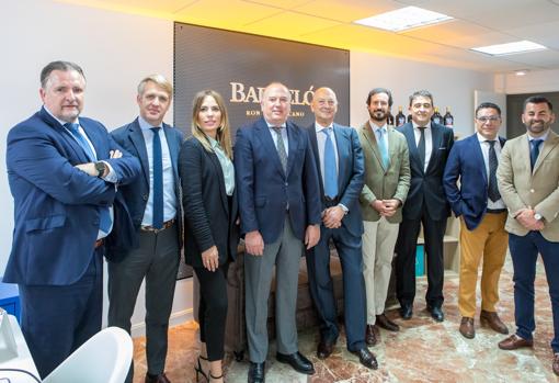 De izquierda a derecha, Javier Mateos, Bosco Lobato, Bárbara Rodríguez de la Rosa, Rafael Cabanes, Pelayo de la Mata, José Manuel de la Mata Romero, Luis Cardona, José Manuel Gama y Enrique Villar, miembros del equipo de Varma en Andalucía y España