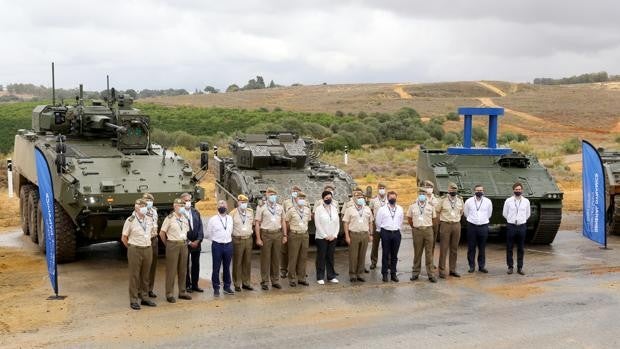 El Consejo Superior del Ejército de Tierra conoce en Sevilla los blindados de Santa Bárbara Sistemas