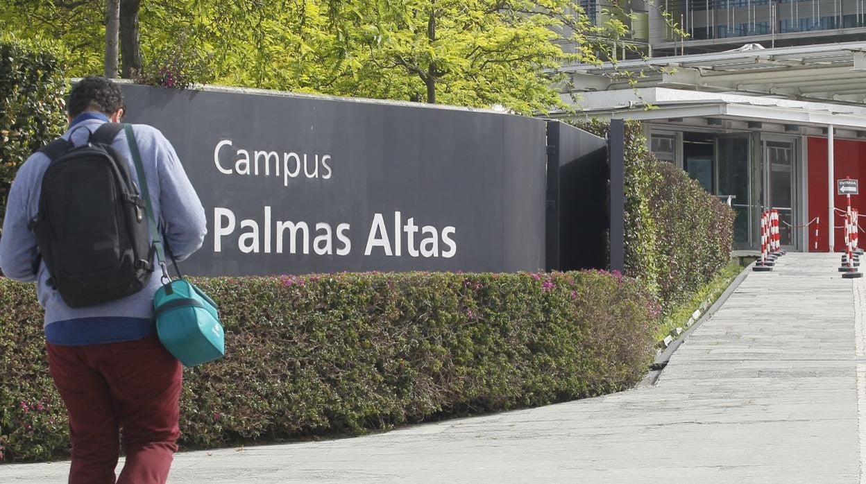 Accesos al complejpo de Palmas Altas, donde se encuentra la sede de Abengoa en Sevilla