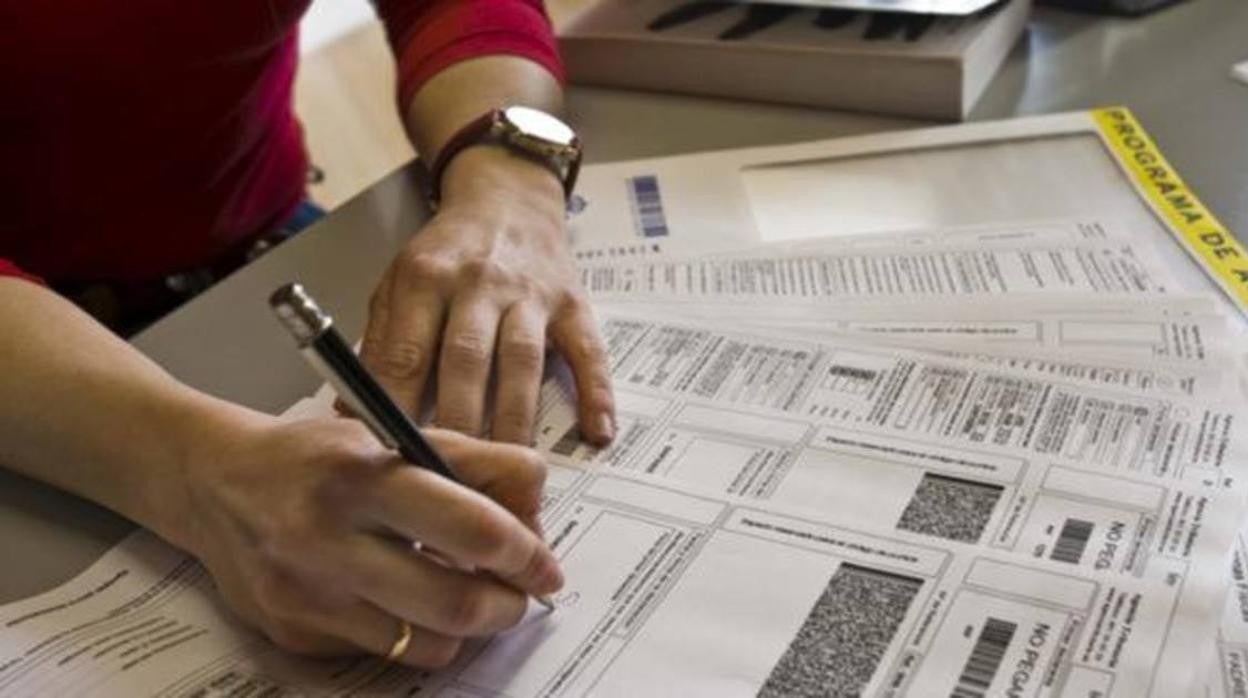 El aviso de Hacienda: estas son las personas obligadas a hacer la ...