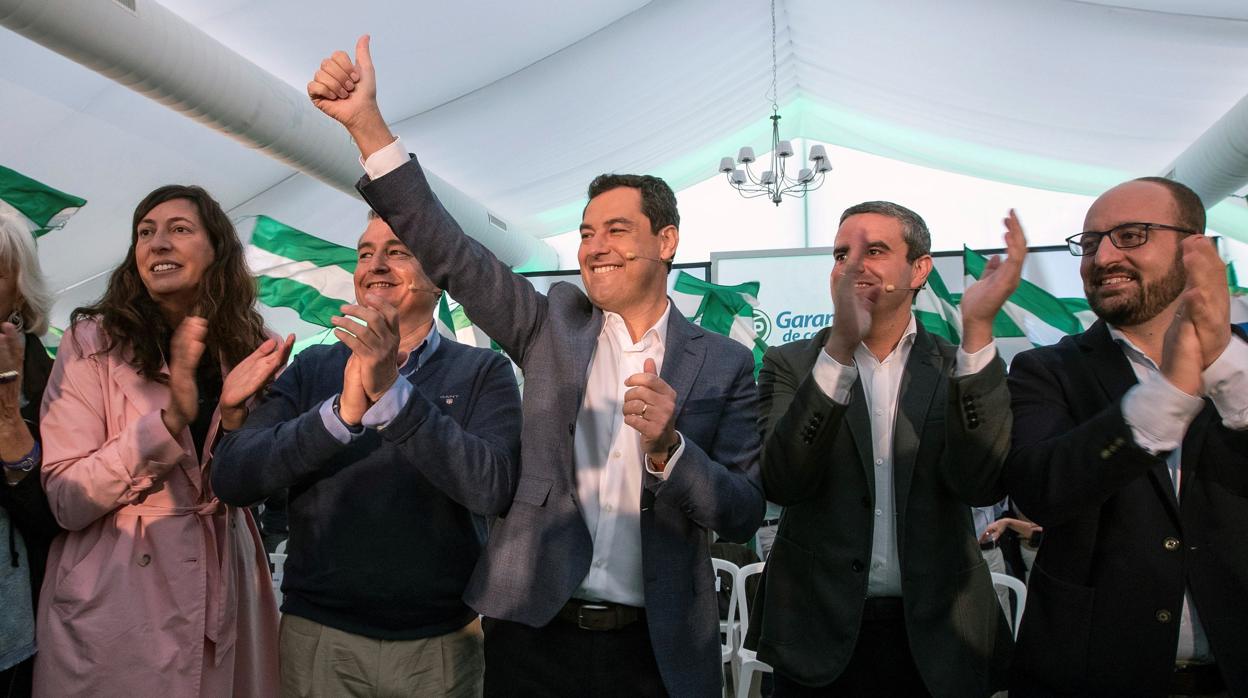 El candidato del PP a la Presidencia de la Junta de Andalucía, Juanma Moreno, este domingo
