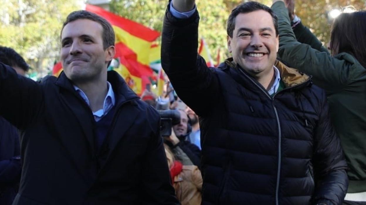 Pablo Casado y Juanma Moreno, este sábado en Granada.