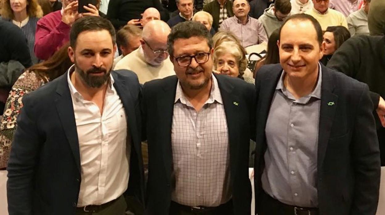 Vox celebra ya «las llaves» de la «reconquista» de Andalucía con un abarrotado mitin en Granada