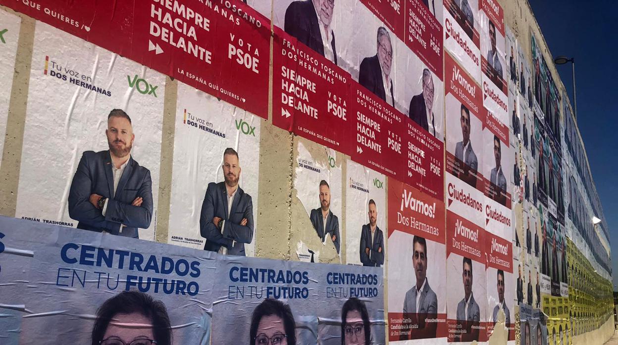 Carteles electorales de las diferentes formaciones políticas que concurren a las elecciones