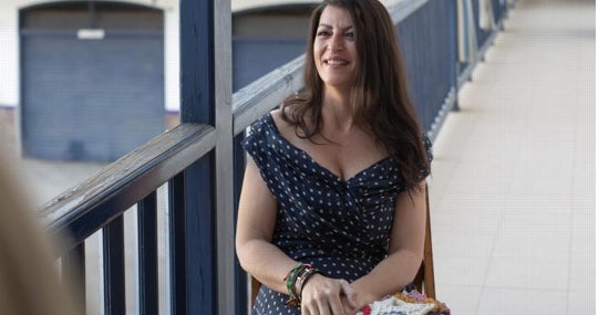 Macarena Olona siempre lleva una estampita de la Virgen Macarena consigo