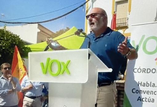 Alejandro Hernández, duarante un acto de Voz en Hornachuelos