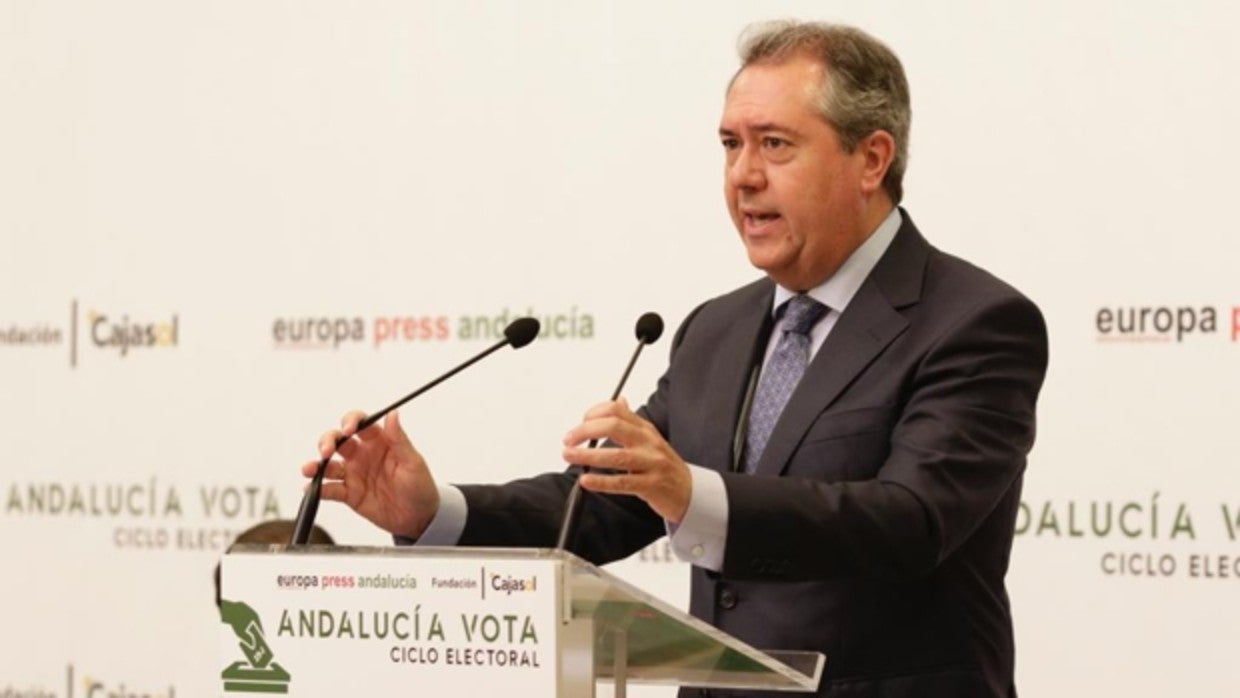 Juan Espadas durante su intervención en la Fundación Cajasol