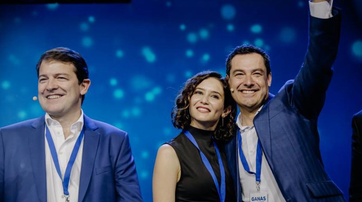 El presidente andaluz, Juanma Moreno, junto a Isabel Díaz Ayuso y Alfonso Fernández Mañueco