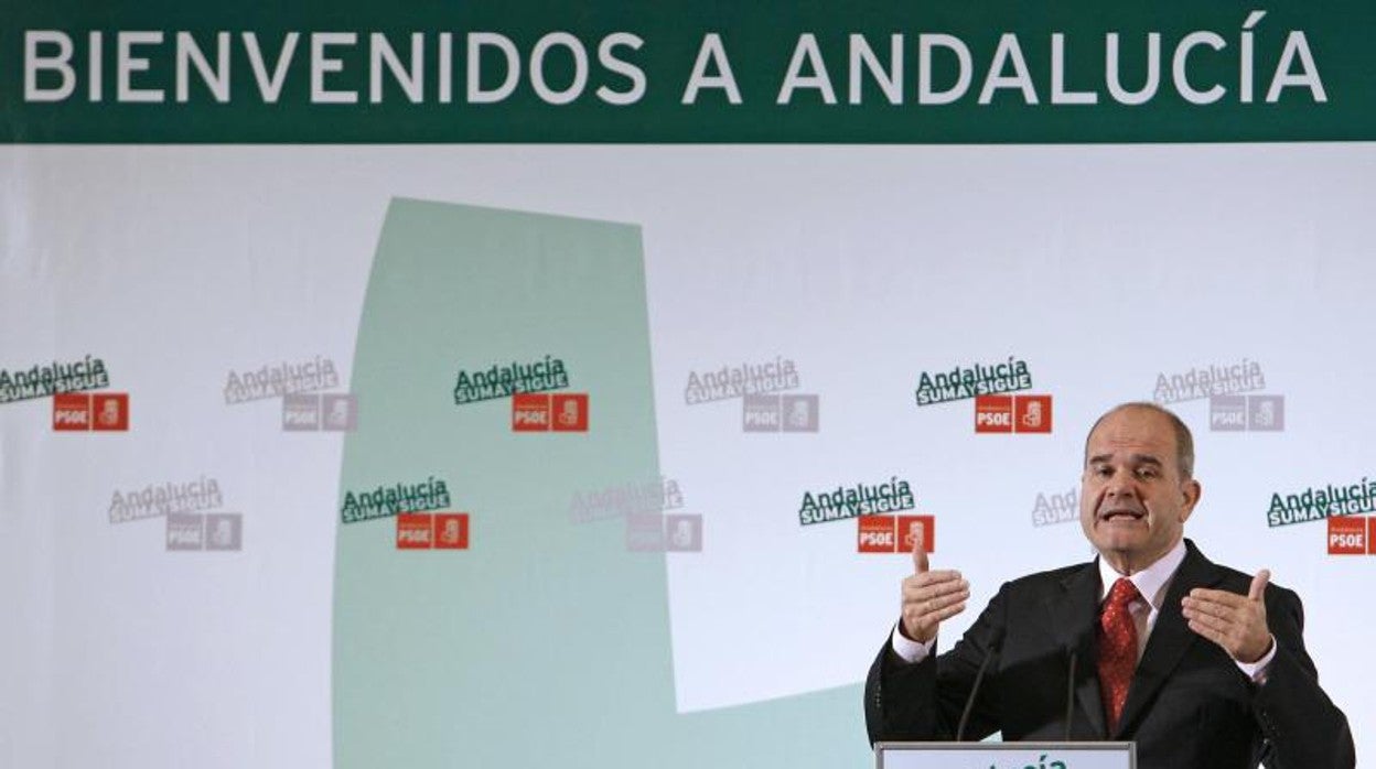 Manuel Chaves, durante un acto con candidatos del PSOE en 2008