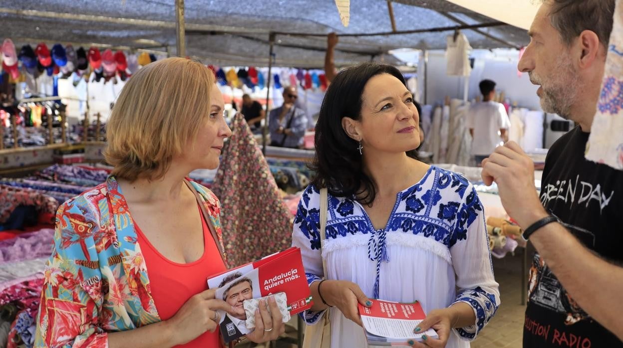 Rafi Crespín, en el centro, durante un acto este domingo