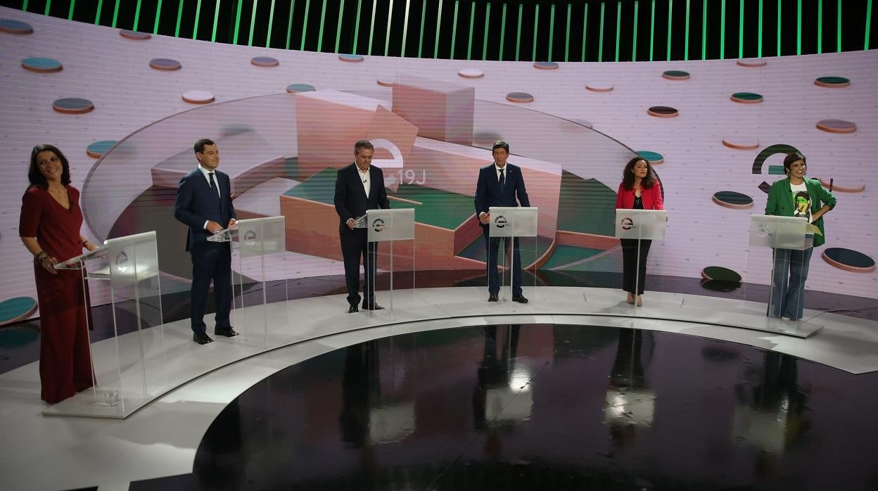Macarena Olona, Juanma Moreno, Juan Espadas, Juan Marín, Inma Nieto y Teresa Rodríguez, anoche en el debate de Canal Sur // raúl doblado
