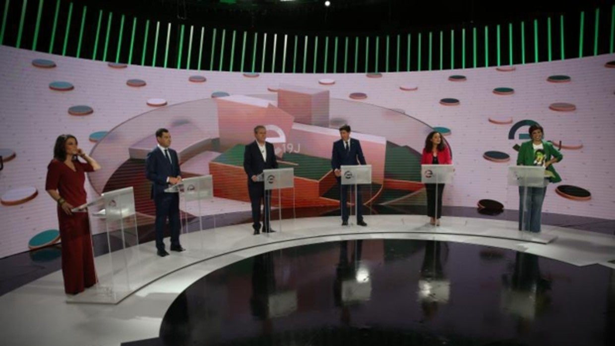 Los candidatos en el escenario del segundo debate en Canal Sur