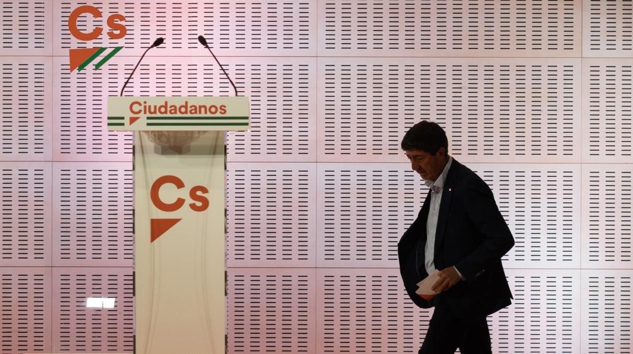Juan Marín momentos antes de su comparencia tras conocer los resultados de las elecciones en Andalucía