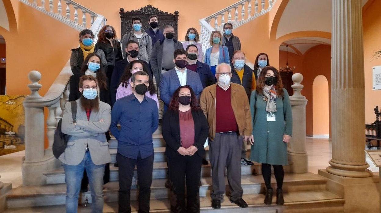 Foto de familia de establecimientos adheridos a la Red Sevilla Sin Gluten