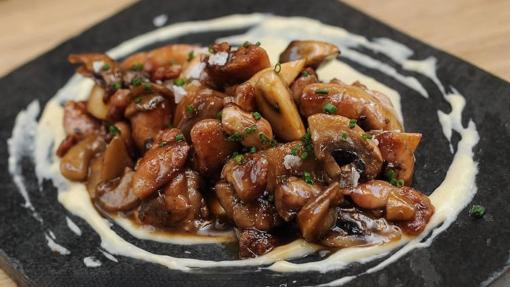 Mollejas de ternera glaseadas con payoyo en Besana Tapas, Utrera