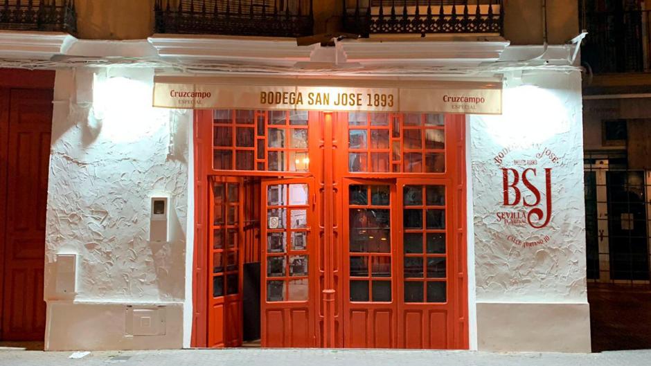 La centenaria Bodega San José prepara la apertura de su taberna cofrade Matacandela