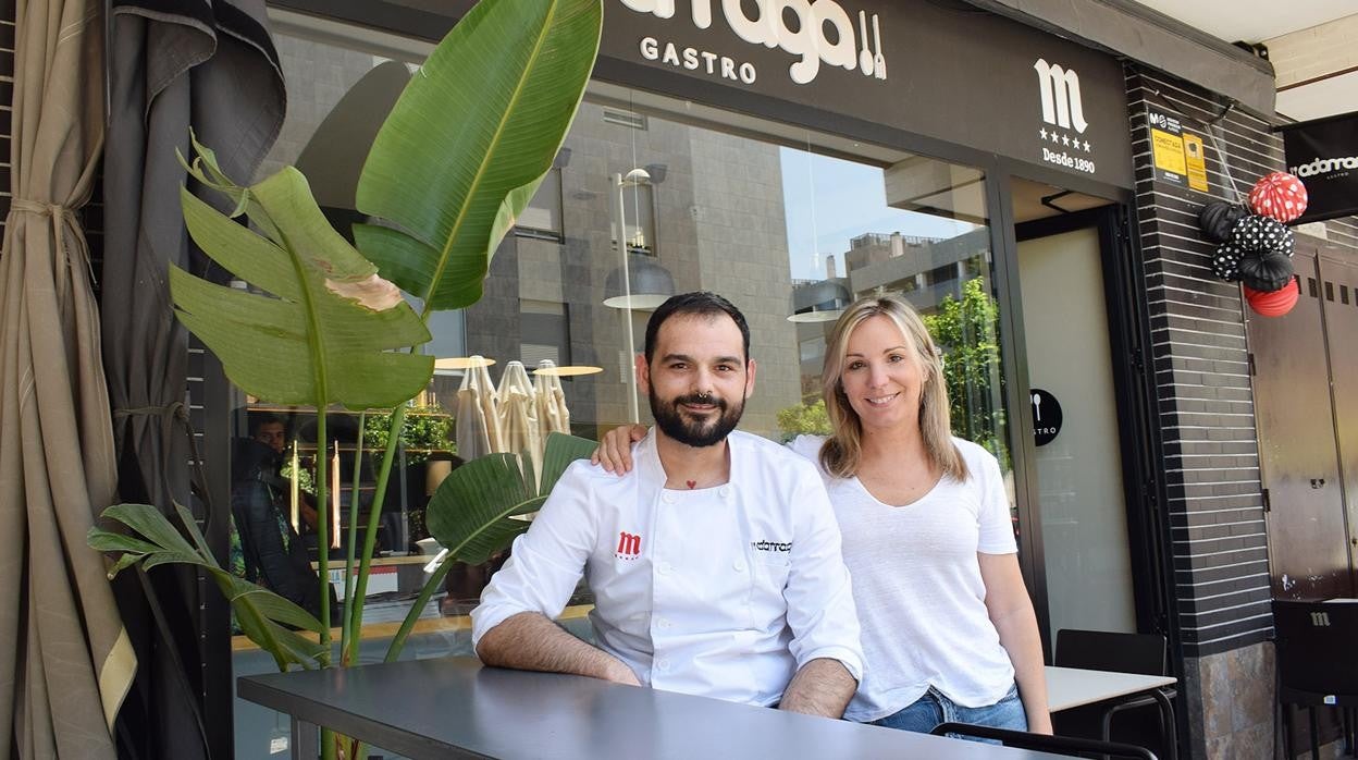 Ana Amo, socia propietaria de Adarraga Gastro, y el cocinero Javier Murillo