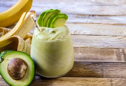 El batido de aguacate, con otras frutas, es muy saludable