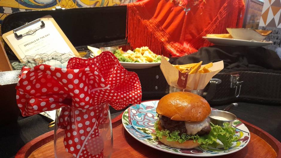Hard Rock Café se pone flamenco y saca recetas sevillanas