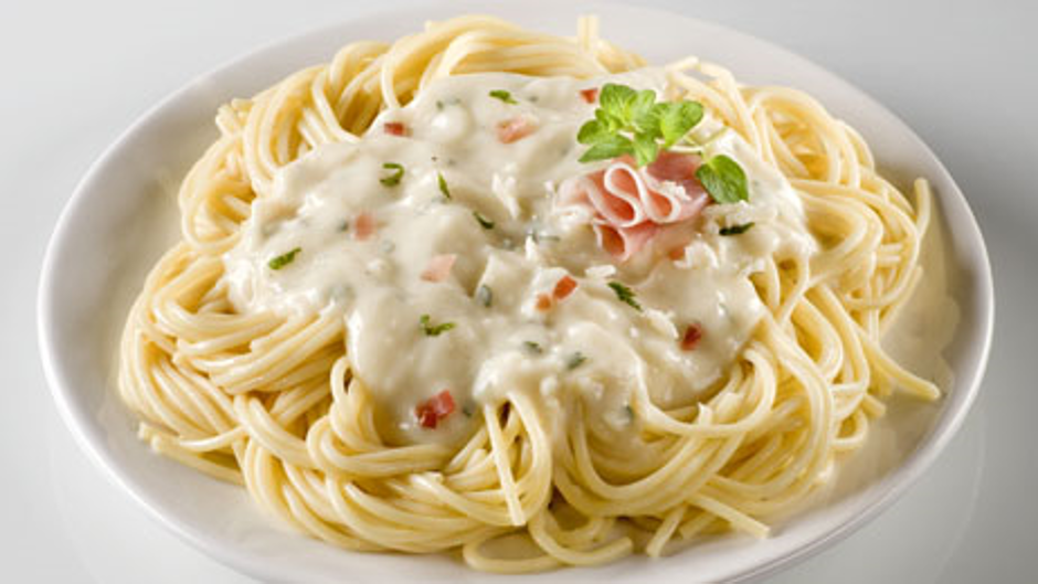 Haz estos espaguetis a la carbonara y disfruta de un auténtico plato italiano