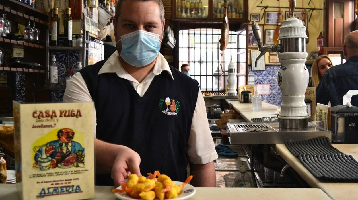 Los secretos de las gambas rebozadas de Casa Puga