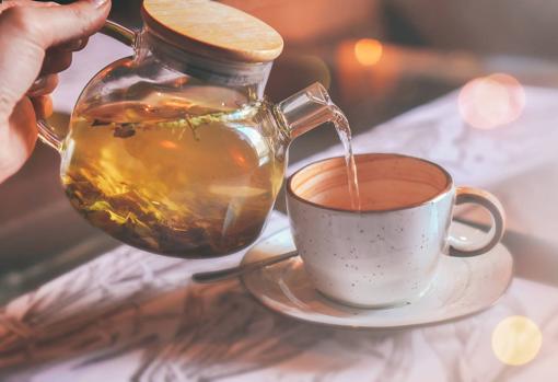 Antes de servir la infusión, déjala enfriar