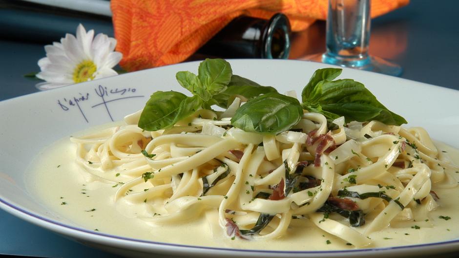 Haz estas sencillas cintas con jamón serrano y albahaca en solo cuatro pasos