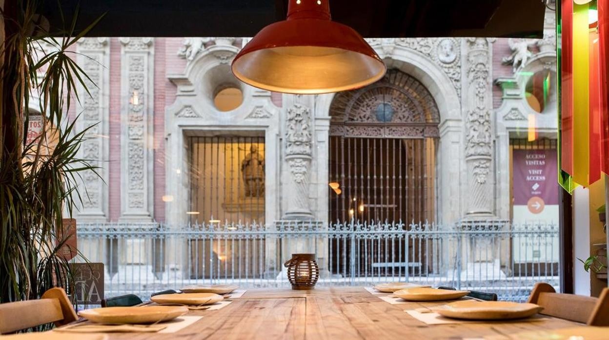 San Luis de los franceses visto desde el interior del restaurante ConTenedor