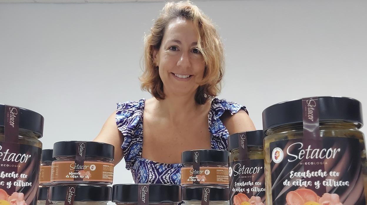 María Rosas Alcántara, CEO de Setacor, con su nueva línea de conservas
