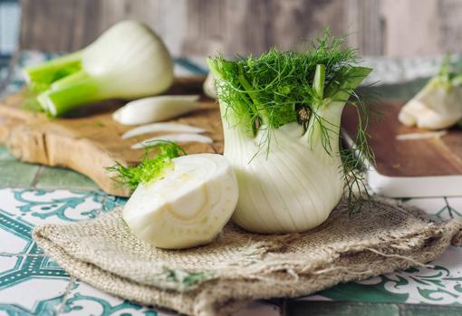 El hinojo tiene bulbo, tallos y hojas