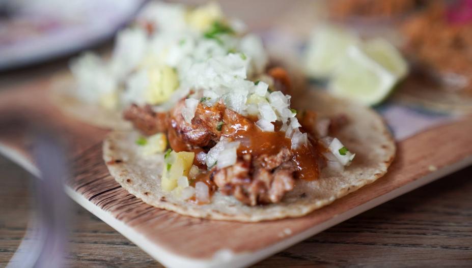 Mano de Santo Buhaira: «A falta de amor, unos tacos al pastor»