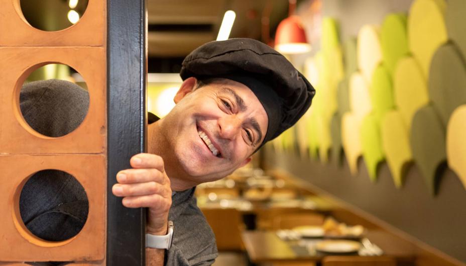 Joaquín León (Los Cuevas): «Recuerdo los bocatas de carne con tomate que poníamos cuando éramos un bar nocturno»