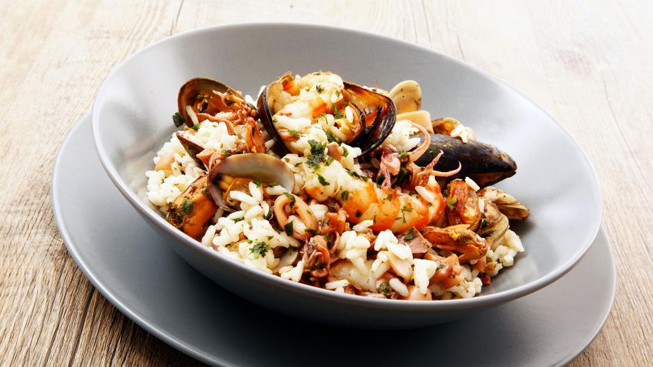 Prepara este arroz con mejillones, un plato perfecto para prevenir la anemia
