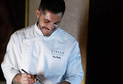 Budia, trabajando en la cocina