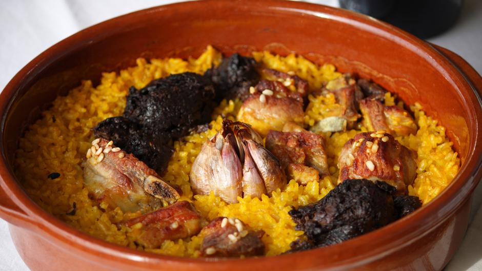 Aprende a cocinar este delicioso y nutritivo arroz en cazuela