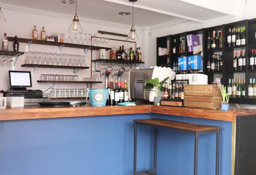 El tenedor del mono, tapas con guiños internacionales y «terraceo» en Tomares