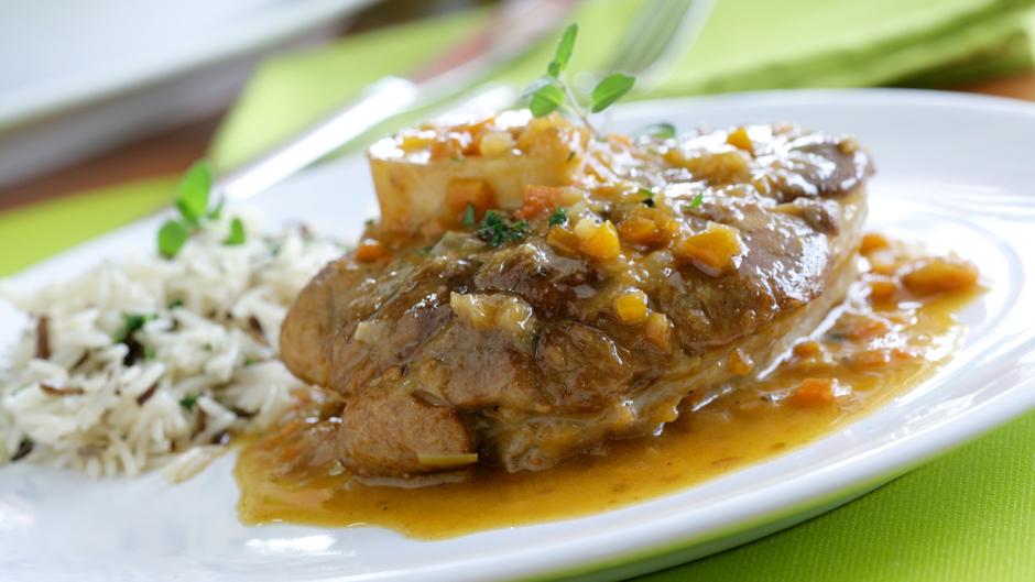 Cocina este original y delicioso ossobuco guisado con arroz salvaje