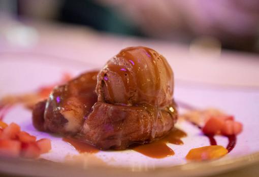 Torrija de brioche con helado de caramelo