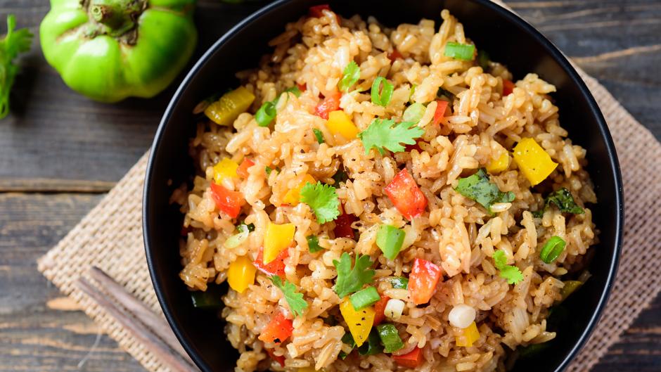 Aprende a cocinar este arroz con verduras
