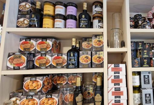 Mentidero abre una abacería junto a la Esperanza de Triana